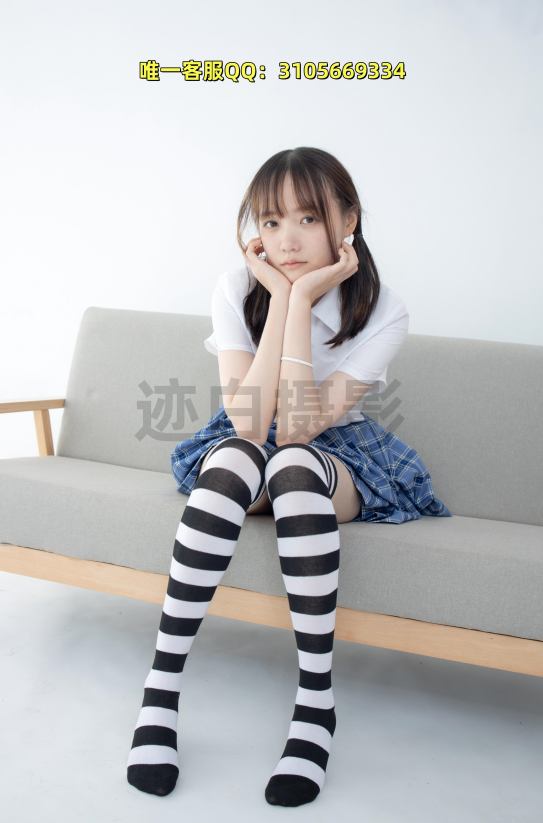 第 243期-学院风与条纹袜的俏皮碰撞