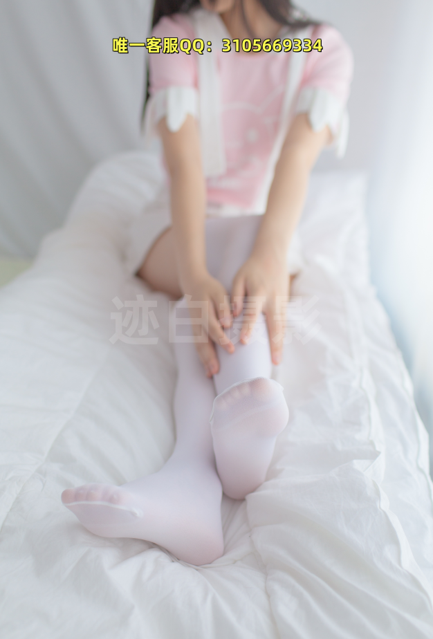 第341期-暖调氛围，粉白穿搭的慵懒定格