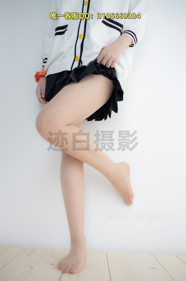 第303期-校园制服写真：简约与色彩的融合