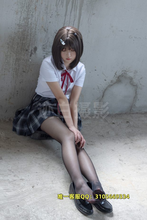 第359期-水泥空间里的制服少女