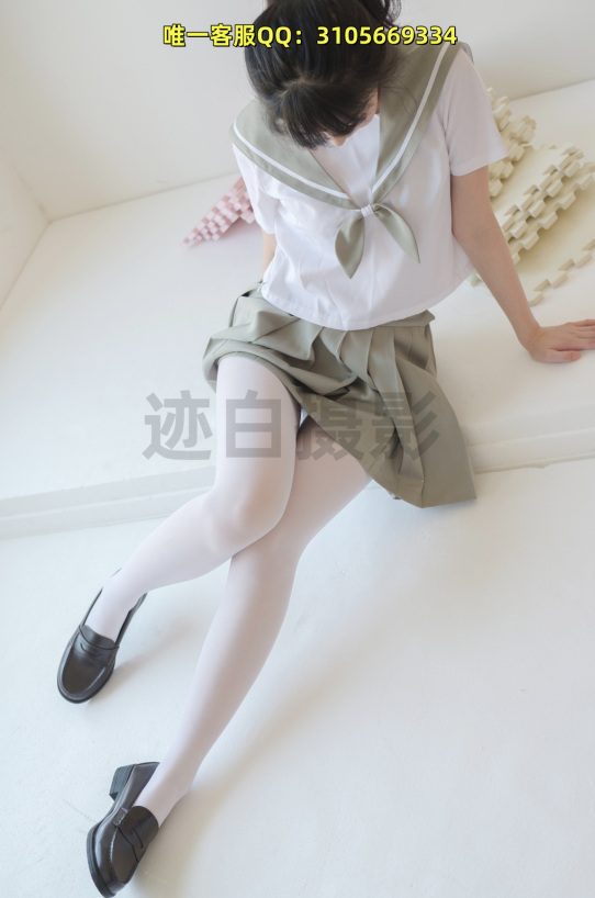 第 269期-白空间中的制服少女