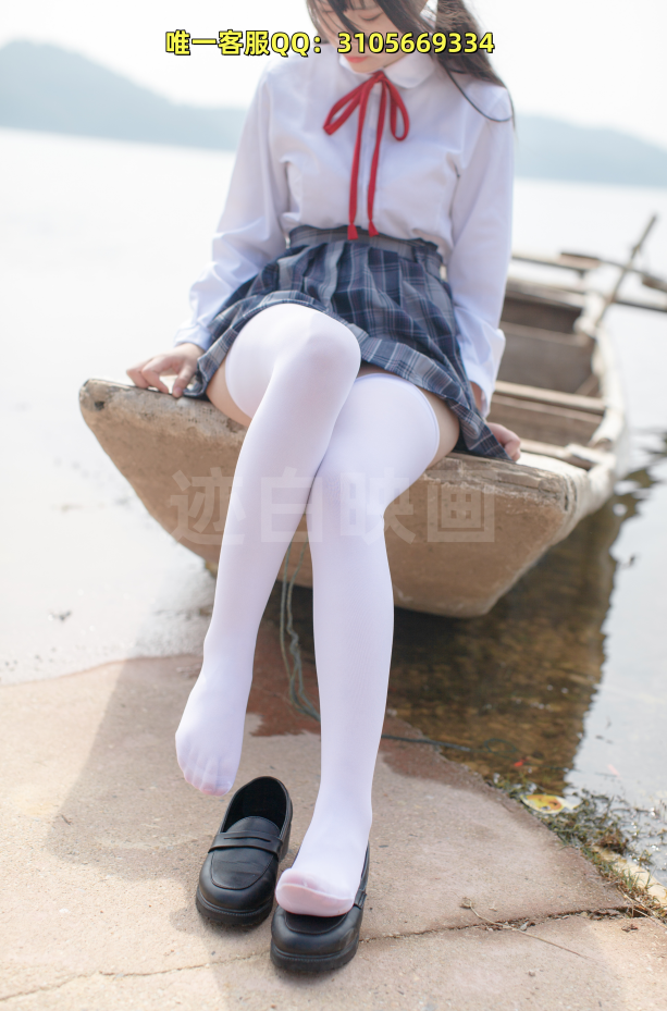 第351期-林间的制服少女