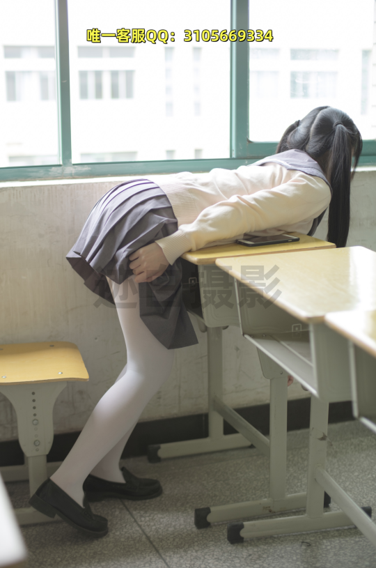 第 270期-教室角落的制服少女